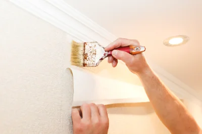 Pose de papier peint à Tornac — revêtements muraux et toiles de verre